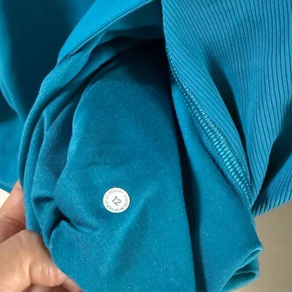 Lululemon Far and Free Jacket in Hawaiian Blue 12 - Picture 8 of 14